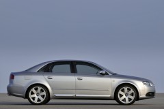 Audi S4 2005 sedana foto attēls 2