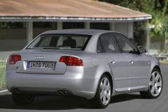 Audi S4 2005 sedana foto attēls 3