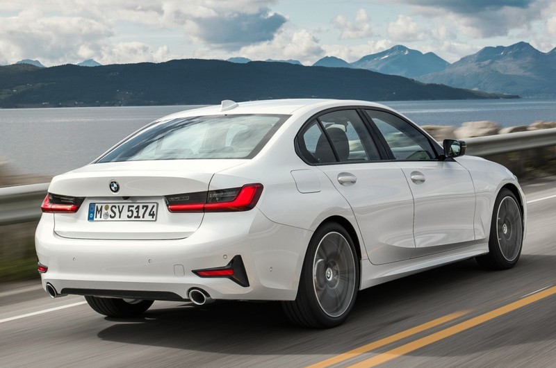 BMW 3 series 2018 G20 Sedan reviews, technical data, prices