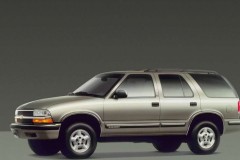 Chevrolet Blazer 1998 no sāniem