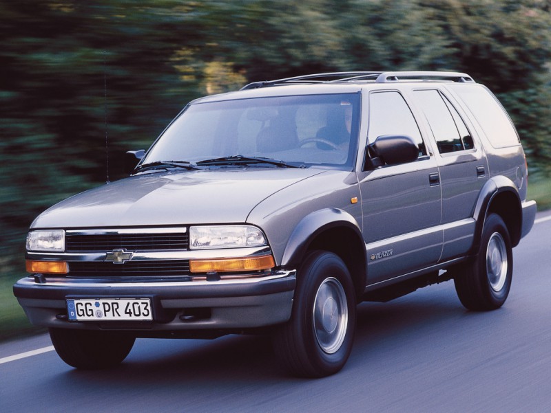 Chevrolet Blazer 1998 (1998 - 2005) reviews, technical data, prices