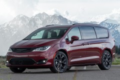 Chrysler Pacifica 2016 minivena foto attēls 4