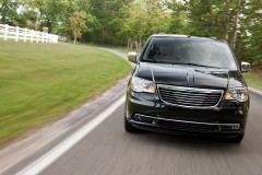 Chrysler Town & Country minivan photo image 10