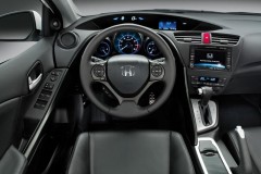 Honda Civic 2012 hečbeka foto attēls 4