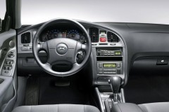 Hyundai Elantra 2000 hečbeka foto attēls 3