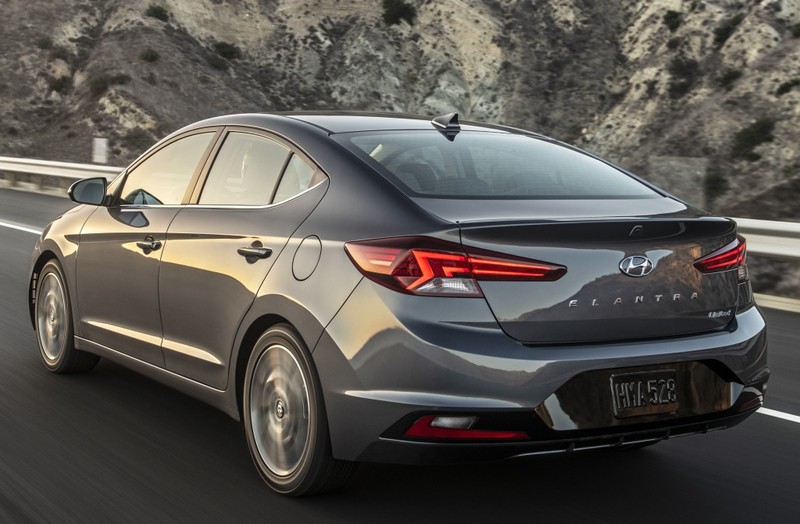  Hyundai Elantra   Sedán opiniones, especificaciones técnicos, precios