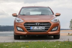 Hyundai i30 2015 hečbeka foto attēls 3