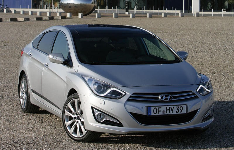 Hyundai i40 2011 Sedan (2011 - 2015) reviews, technical data, prices