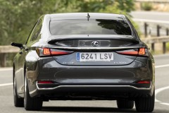 Lexus ES 2021 photo image 6