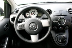 Mazda 2 hatchback photo image 4