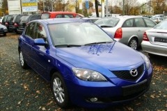 Blue Mazda 3 2006 hatchback front