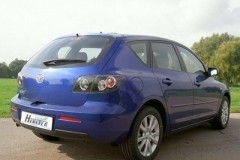 Zila Mazda 3 2006 hečbeka aizmugure