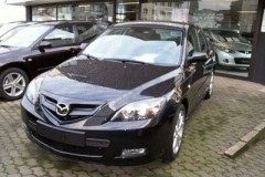 Black Mazda 3 2006 hatchback front