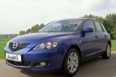 Blue Mazda 3 2006 hatchback front