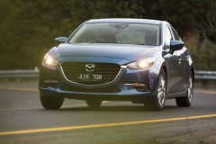 Mazda 3 2016 hečbeka foto attēls 14