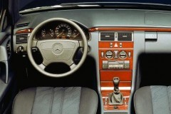Mercedes E klases 1995 W210 sedana Salons - vadītāja vieta