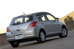 Nissan Tiida 2004 hatchback photo image 4