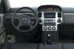 Nissan X-Trail 2003 Salons - instrumentu panelis, vadītāja vieta