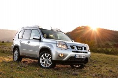 Silver Nissan X-Trail 2007 front, side