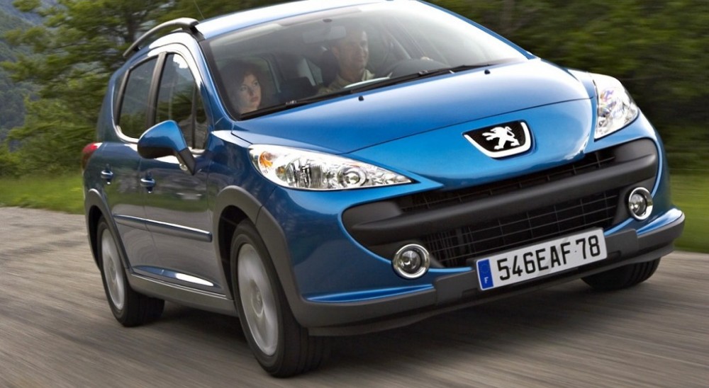 2009 Peugeot 207. Start Up, Engine, and In Depth Tour. 