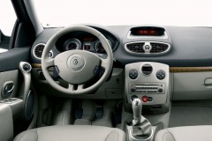 Renault Clio 2005 3 puerta hatchback foto 4