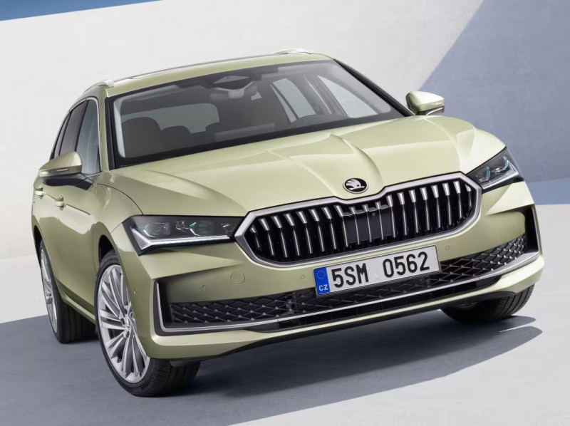 Skoda Superb 2023 foto attēls