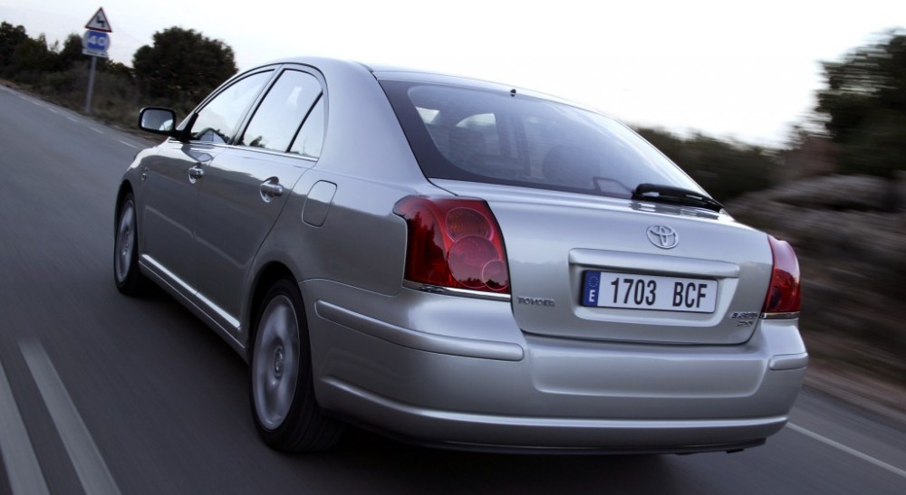 Toyota Avensis 2003 T25 Hatchback (2003 - 2006) reviews, technical