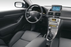 Toyota Avensis T25 hatchback photo image 2