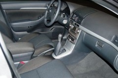 Toyota Avensis Wagon T25 estate car photo image 13