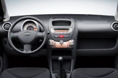Toyota Aygo hečbeka foto attēls 5