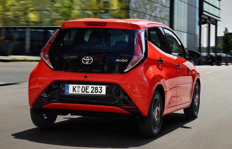 Toyota Aygo 2014 (2014 - 2018) reviews, technical data, prices