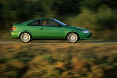 Zaļa Toyota Paseo kupejas no sāniem