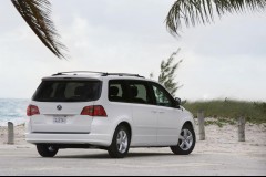 Volkswagen Routan minivena foto attēls 4