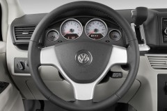 Volkswagen Routan minivena foto attēls 5