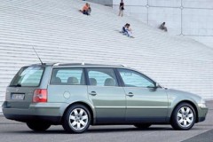 Volkswagen Passat Variant universāla foto attēls 17