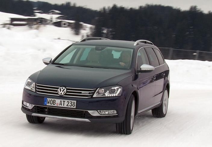 Volkswagen Passat 2012 foto attēls