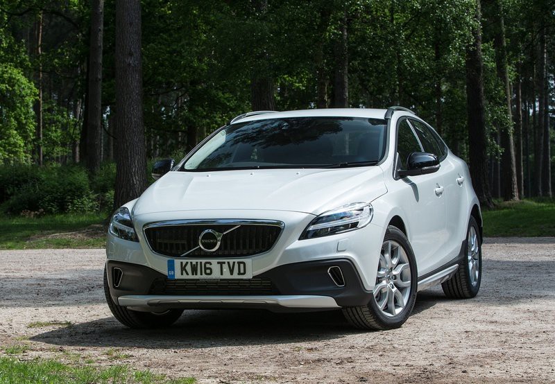 Volvo V40 Cross Country 2016 reviews, technical data, prices