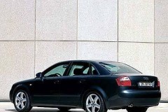 Audi A4 2001 sedana foto attēls 1