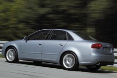 Audi A4 2004 sedana foto attēls 6