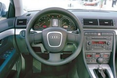 Audi A4 2004 sedana foto attēls 1