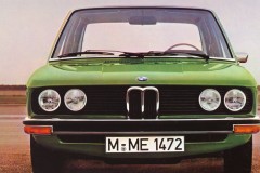 BMW 5 sērijas 1974 E12 sedana foto attēls 4