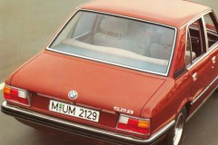 BMW 5 sērijas 1974 E12 sedana foto attēls 5