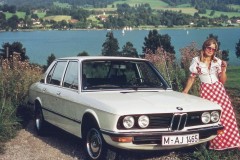 BMW 5 sērijas 1974 E12 sedana foto attēls 6