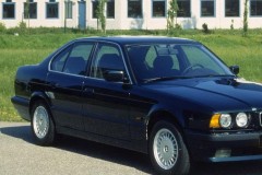BMW 5 sērijas 1988 E34 sedana foto attēls 7