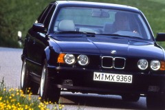 BMW 5 sērijas 1988 E34 sedana foto attēls 2