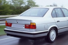 BMW 5 sērijas 1988 E34 sedana foto attēls 8