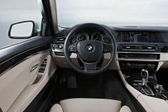 BMW 5 series Touring F10 estate car photo image 18