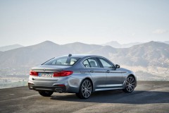 BMW 5 sērijas 2016 G30 sedana foto attēls 3