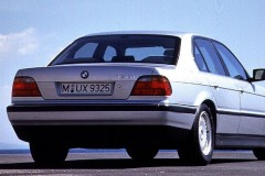 BMW 7 sērijas E38 sedana foto attēls 4
