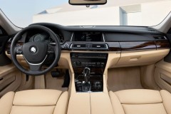 BMW 7 sērijas 2012 F01/02 foto attēls 21